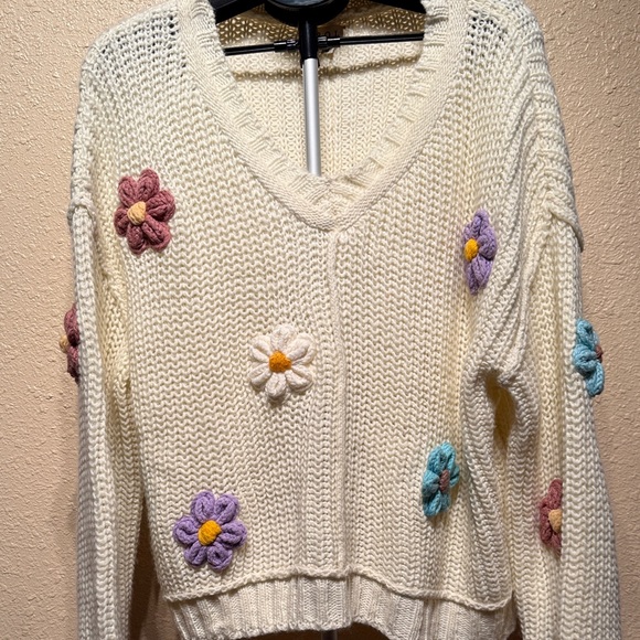 POL oversized chunky knit cream floral V-neck sweater colorful 3D crochet flower - Picture 2 of 13